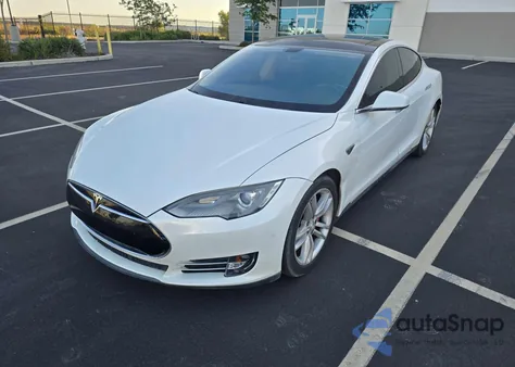 2012 Tesla Model S из США, поврежденный, VIN 5YJSA1CN1CFP02658